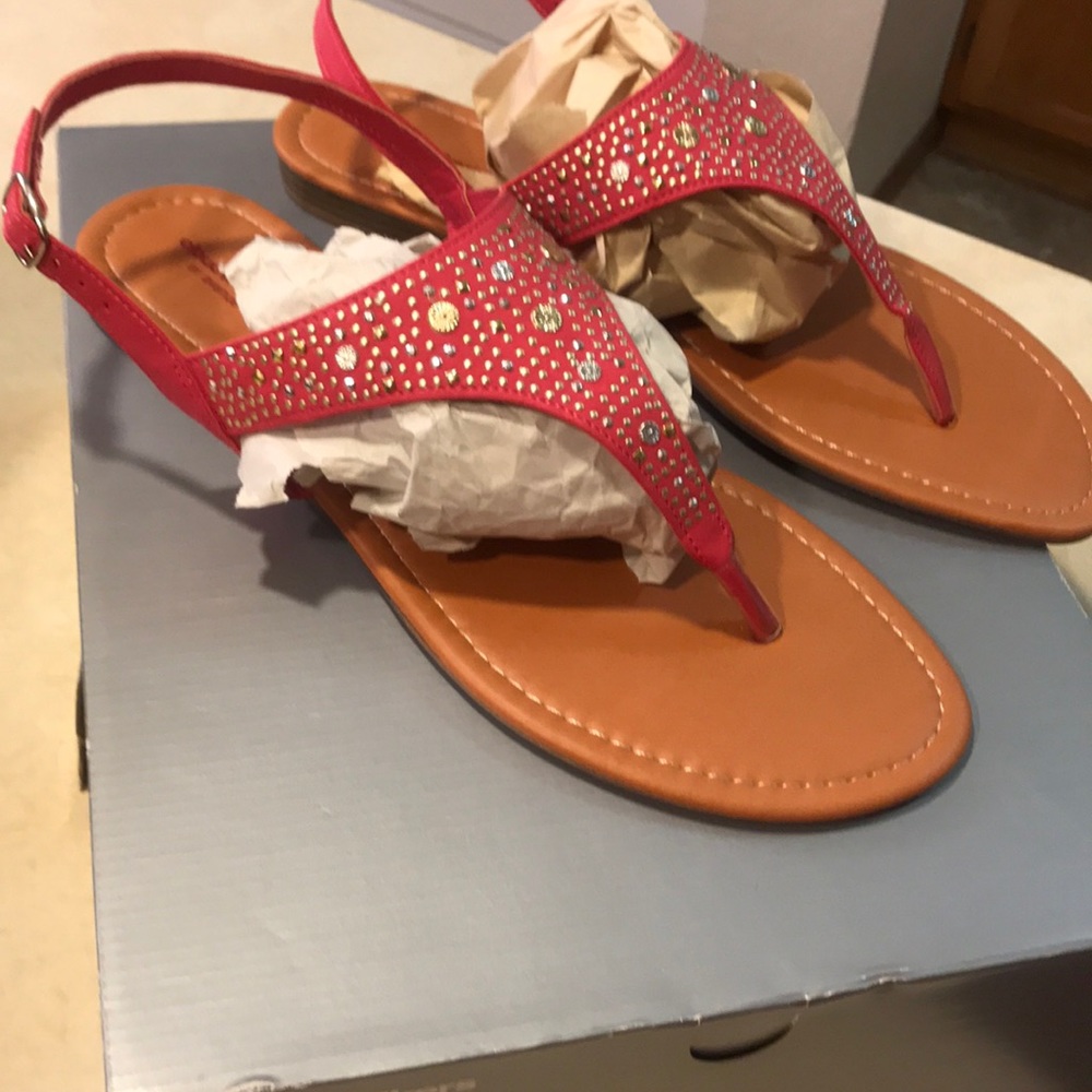 NEW 13W $33 Avenue CW Pink Thong Studded Sandals
